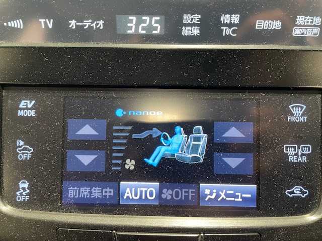 トヨタ クラウン ハイブリッド アスリートS Four 宮城県 2015(平27)年 8.1万km プレシャスシルバー 4WD/ワンオーナー/トヨタセーフティーセンス/・プリクラッシュセーフティシステム/・レーダークルーズコントロール/・レーンディパーチャーアラート/・オートマチックハイビーム/・レーンキープアシスト/純正SDナビ/・Bluetooth/CD/DVD/フルセグ/USB/純正ビルドインETC2.0/車外バックカメラ・全方位/純正ドライブレコーダー前方/パーキングアシスト/アイドリングストップ/コーナーセンサー前後/サンルーフ/革巻きステアリング/・ステアリングスイッチ/レザーシート/・シートヒーター（運転席＋助手席）/・シートメモリー（運転席＋助手席）/・パワーシート（運転席＋助手席）/純正フロアマット/純正LEDヘッドライト/オートライト/純正17インチアルミホイール