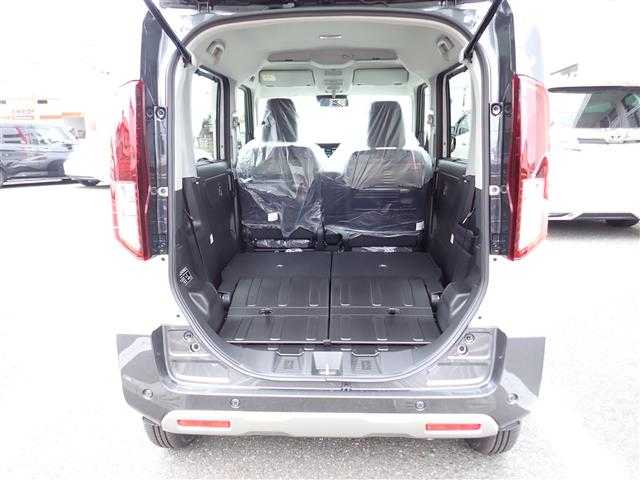 スズキ スペーシア ギア HYBRID XZ 千葉県 2025(令7)年 0.1千km ベージュⅡ 【届出済未使用車】/【ソフトベージュM/ガンM2トーン（FCS）】/純正9インチナビゲーション/・Apple CarPlay/android auto/・Bluetooth/AM/FM/フルセグTV/全方位カメラ/バックカメラ/ヘッドアップディスプレイ/両側パワースライドドア/前席シートヒーター/ステアリングヒーター/スズキセーフティサポート/・デュアルセンサーブレーキサポートII/・誤発進抑制機能/・車線逸脱警報/抑制/・ふらつき警告/・車線維持支援機能/・発進お知らせ機能/・ハイビームアシスト/・標識認識機能/・アダプティブクルーズコントロール/・パーキングセンサー/・低速時ブレーキサポート（前進・後進）/・後方誤発進抑制機能/プッシュスタート/スマートキー2本/アイドリングストップ/純正14インチAW/ウィンカーミラー/電動格納ミラー/取扱説明書/保証書/