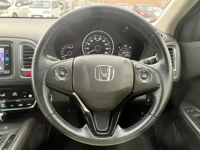 ホンダ ヴェゼル X 秋田県 2016(平28)年 7万km ホワイトオーキッドパール 純正ナビ/衝突軽減システム/４WD/LEDヘッドライト/スマートキー/バックカメラ/純正アルミ/フルセグ/プッシュスタート/コーナーセンサー/前席シートヒーター/ETC/パーキングアシスト/アイドリングストップ/ステアリングスイッチ/フルフラットシート/純正フロアマット/純正ドアバイザー/横滑り防止/寒冷地仕様/オートエアコン/オートライト/パワーステアリング/パワーウィンドウ/電動格納ウィンカーミラー/保証書/取扱説明書/記録簿