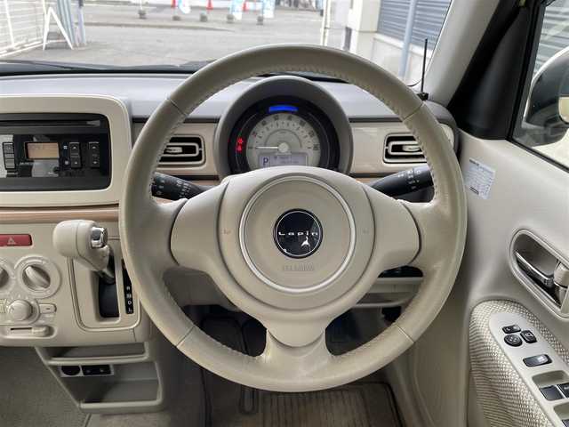 スズキ ラパン S 道央・札幌 2017(平29)年 6.5万km シフォンアイボリーメタリック ４ＷＤ/純正オーディオ(AM/FM/CD)/アイドリングストップ/ドアバイザー/プッシュスタート/シートヒーター/純正シートカバー付/純正フロアマット/横滑り防止装置/盗難防止装置/衝突軽減ブレーキ/オートライト/積込夏タイヤ/　　(社外AW付 155/65R14 21年製 溝５ｍｍ)