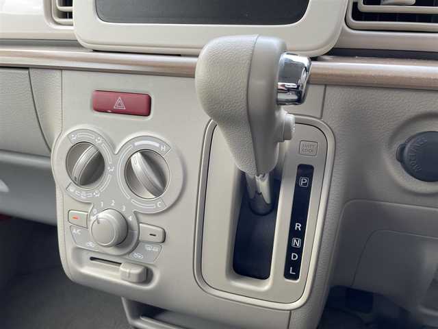 スズキ ラパン S 道央・札幌 2017(平29)年 6.5万km シフォンアイボリーメタリック ４ＷＤ/純正オーディオ(AM/FM/CD)/アイドリングストップ/ドアバイザー/プッシュスタート/シートヒーター/純正シートカバー付/純正フロアマット/横滑り防止装置/盗難防止装置/衝突軽減ブレーキ/オートライト/積込夏タイヤ/　　(社外AW付 155/65R14 21年製 溝５ｍｍ)
