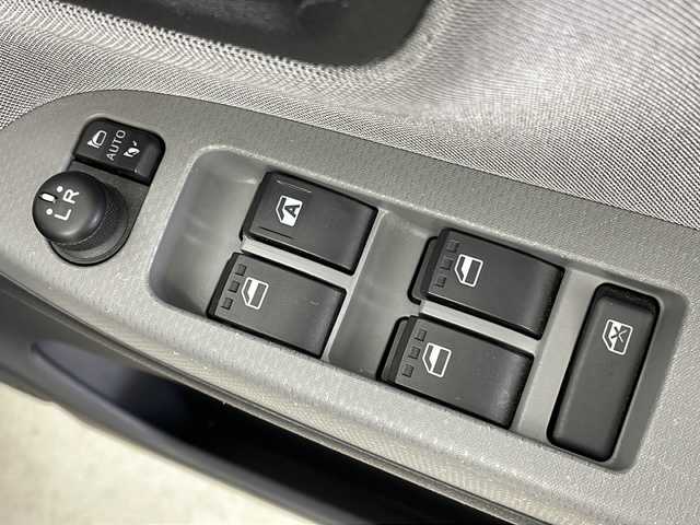 ダイハツ キャスト アクティバ X SAⅡ 新潟県 2015(平27)年 6.8万km ブラックマイカメタリック 社外ナビ　7インチ　CD・DVD・Bluetooth/デザインフォルムトップ/オートライト/ETC/スマートキー/プッシュスタート