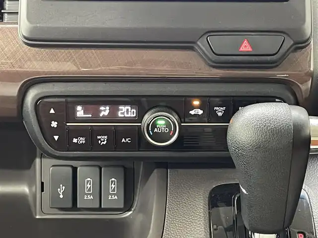 ホンダ Ｎ ＢＯＸ G･L ホンダセンシング カッパーブラウンスタイル 長崎県 2019(平31)年 5万km 白Ⅱ 純正7インチナビ　（VXM-194VFi）/・フルセグTV　CD/DVD/SD/iPod/Bluetooth/ホンダセンシング/・衝突軽減ブレーキ/・誤発進抑制機能/・車線逸脱抑制機能/・アダプティブクルーズコントロール/バックカメラ/ステアリングスイッチ/両側パワースライドドア/プッシュスタート/オートハイビーム/ECONスイッチ/ETC/全席専用シートカバー/純正フロアマット/取扱説明書/保証書