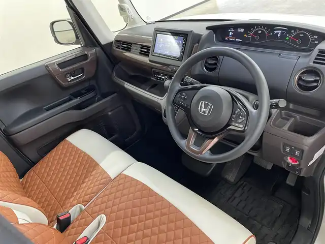 ホンダ Ｎ ＢＯＸ G･L ホンダセンシング カッパーブラウンスタイル 長崎県 2019(平31)年 5万km 白Ⅱ 純正7インチナビ　（VXM-194VFi）/・フルセグTV　CD/DVD/SD/iPod/Bluetooth/ホンダセンシング/・衝突軽減ブレーキ/・誤発進抑制機能/・車線逸脱抑制機能/・アダプティブクルーズコントロール/バックカメラ/ステアリングスイッチ/両側パワースライドドア/プッシュスタート/オートハイビーム/ECONスイッチ/ETC/全席専用シートカバー/純正フロアマット/取扱説明書/保証書