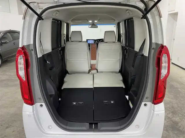 ホンダ Ｎ ＢＯＸ G･L ホンダセンシング カッパーブラウンスタイル 長崎県 2019(平31)年 5万km 白Ⅱ 純正7インチナビ　（VXM-194VFi）/・フルセグTV　CD/DVD/SD/iPod/Bluetooth/ホンダセンシング/・衝突軽減ブレーキ/・誤発進抑制機能/・車線逸脱抑制機能/・アダプティブクルーズコントロール/バックカメラ/ステアリングスイッチ/両側パワースライドドア/プッシュスタート/オートハイビーム/ECONスイッチ/ETC/全席専用シートカバー/純正フロアマット/取扱説明書/保証書