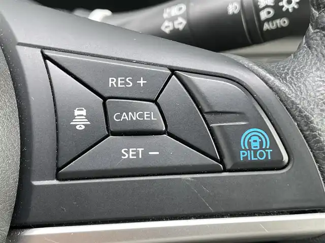 日産 セレナ ハイウェイスターVセレクションⅡ 香川県 2019(平31)年 4.8万km ブリリアントホワイトパール 登録時走行距離：47918km/カロッツェリア8型ナビ/　CD DVD BT フルセグTV/全方位カメラ/カロッツェリア10.2型フリップダウンモニター（TVM-FW1030）/両側パワースライドドア/エマージェンシーブレーキ/レーンキープアシスト/レーダークルーズコントロール/アイドリングストップ/横滑り防止装置/オートホールド機能付き電子パーキングブレーキ/デジタルインナーミラー/前後ドライブレコーダー/ビルトインETC/ロールサンシェード/ISOFU/IX/プッシュスタート/スマートキー/スペアキー