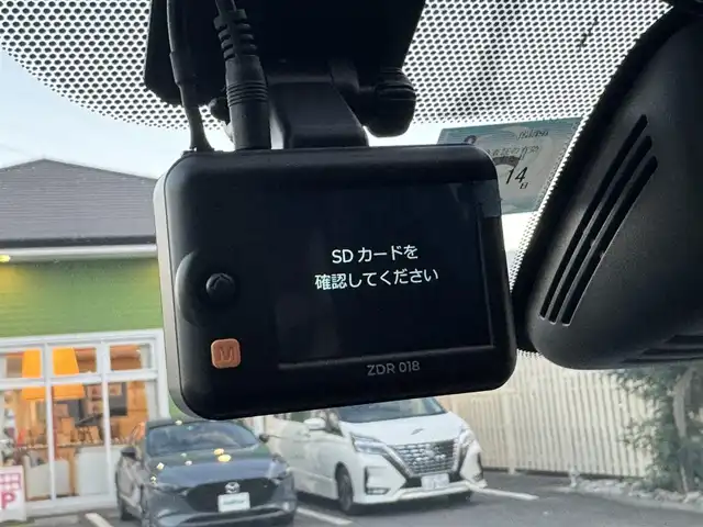 日産 セレナ ハイウェイスターVセレクションⅡ 千葉県 2019(平31)年 4.8万km ブリリアントホワイトパール インテリジェントエマージェンシーブレーキ/プロパイロット/社外ナビ/アラウンドビューモニター/AM/FM/CD/DVD/BT/フルセグTV/社外フリップダウンモニター/社外レーダー/両側パワースライドドア/前後コーナーセンサー/前後社外ドライブレコーダー/ビルトインETC/デジタルインナーミラー/電動サイドブレーキ/ブレーキホールド/社外フロアマット/純正ドアバイザー/USB電源/純正16インチAW/スマートキー/保証書・取説