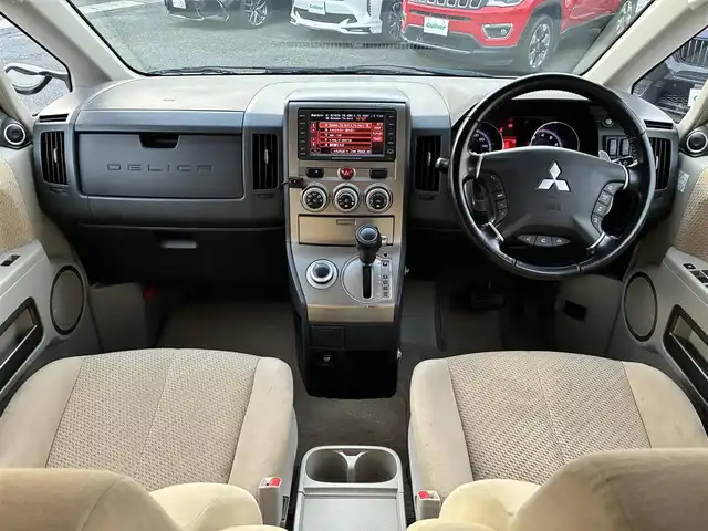 三菱 デリカＤ：５ G－Premium 熊本県 2008(平20)年 8.4万km ウォームホワイトパール 4WD/純正HDDナビ/【ワンセグ（外部入力）/CD/DVD/ラジオ】/フロント/サイド/バックカメラ/両側パワースライドドア/純正フリップダウンモニター/パワーバックドア/クルーズコントロール/パドルシフト/前席シートヒーター/純正18インチAW/ビルトインETC/オートライト/フォグランプ/純正フロアマット/純正ドアバイザー/革巻きステアリング/ステアリングスイッチ/横滑り防止機能/保証書/取扱説明書