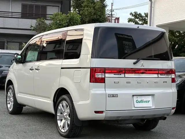 三菱 デリカＤ：５ G－Premium 熊本県 2008(平20)年 8.4万km ウォームホワイトパール 4WD/純正HDDナビ/【ワンセグ（外部入力）/CD/DVD/ラジオ】/フロント/サイド/バックカメラ/両側パワースライドドア/純正フリップダウンモニター/パワーバックドア/クルーズコントロール/パドルシフト/前席シートヒーター/純正18インチAW/ビルトインETC/オートライト/フォグランプ/純正フロアマット/純正ドアバイザー/革巻きステアリング/ステアリングスイッチ/横滑り防止機能/保証書/取扱説明書