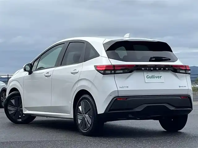 日産 ノート X 島根県 2023(令5)年 4万km ピュアホワイトパール エマージェンシーブレーキ/純正9インチナビ/フルセグTV/Bluetooth/バックカメラ/ステアリングスイッチ/コーナーセンサー /ドライブレコーダー/ビルトインETC/オートライト/スマートキー/プッシュスタート /フロアマット/電子パーキング