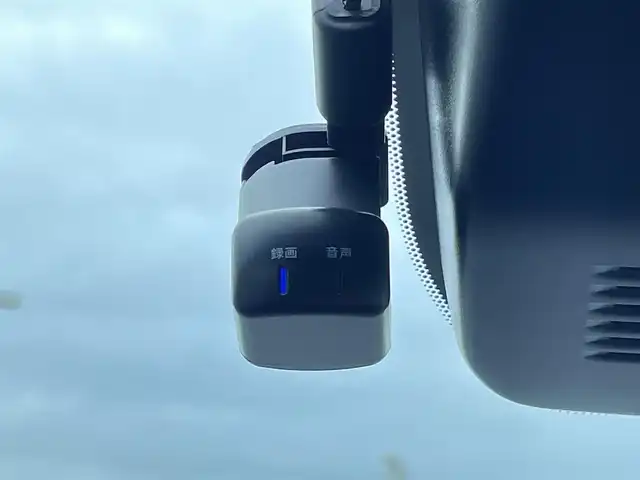 日産 ノート X 島根県 2023(令5)年 4万km ピュアホワイトパール エマージェンシーブレーキ/純正9インチナビ/フルセグTV/Bluetooth/バックカメラ/ステアリングスイッチ/コーナーセンサー /ドライブレコーダー/ビルトインETC/オートライト/スマートキー/プッシュスタート /フロアマット/電子パーキング