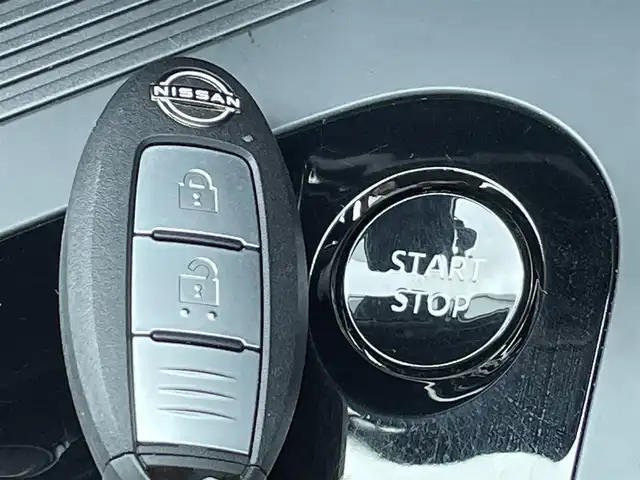 日産 ノート X 島根県 2023(令5)年 4万km ピュアホワイトパール エマージェンシーブレーキ/純正9インチナビ/フルセグTV/Bluetooth/バックカメラ/ステアリングスイッチ/コーナーセンサー /ドライブレコーダー/ビルトインETC/オートライト/スマートキー/プッシュスタート /フロアマット/電子パーキング