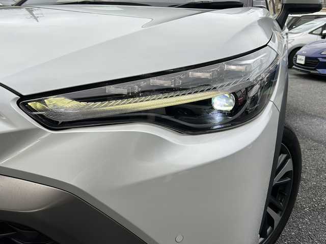 トヨタ カローラ クロス ハイブリッド Z 埼玉県 2021(令3)年 3.2万km プラチナホワイトパールマイカ ワンオーナー/メモリナビ/フルセグテレビ/バックカメラ/ウィンカーミラー/クルーズコントロール/サンルーフ/運転席エアバッグ/助手席エアバッグ/サイドエアバッグ/ＡＢＳ（アンチロックブレーキ）/トラクションコントロール/前席シートベルトプリテンショナー	/前席シートベルトフォースリミッター/後席３点式シートベルト/ブレーキアシスト/衝突安全ボディ/EBD	標準/盗難防止装置/その他安全装置(S-VSC)/ステアリングホイールテレスコピック機構/本革巻きステアリング