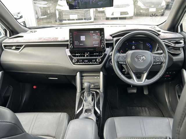 トヨタ カローラ クロス ハイブリッド Z 埼玉県 2021(令3)年 3.2万km プラチナホワイトパールマイカ ワンオーナー/メモリナビ/フルセグテレビ/バックカメラ/ウィンカーミラー/クルーズコントロール/サンルーフ/運転席エアバッグ/助手席エアバッグ/サイドエアバッグ/ＡＢＳ（アンチロックブレーキ）/トラクションコントロール/前席シートベルトプリテンショナー	/前席シートベルトフォースリミッター/後席３点式シートベルト/ブレーキアシスト/衝突安全ボディ/EBD	標準/盗難防止装置/その他安全装置(S-VSC)/ステアリングホイールテレスコピック機構/本革巻きステアリング