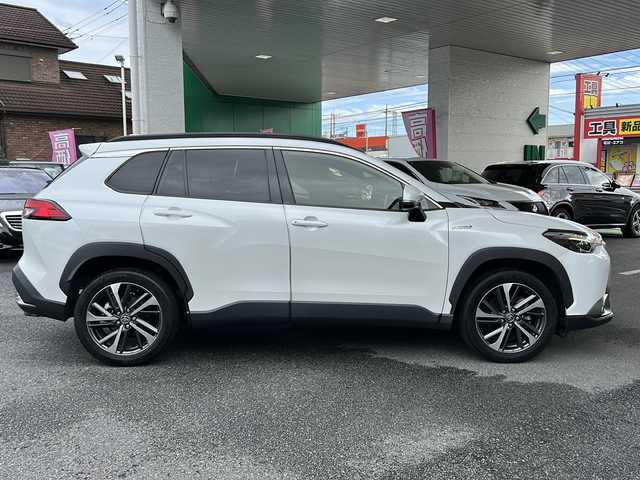 トヨタ カローラ クロス ハイブリッド Z 埼玉県 2021(令3)年 3.2万km プラチナホワイトパールマイカ ワンオーナー/メモリナビ/フルセグテレビ/バックカメラ/ウィンカーミラー/クルーズコントロール/サンルーフ/運転席エアバッグ/助手席エアバッグ/サイドエアバッグ/ＡＢＳ（アンチロックブレーキ）/トラクションコントロール/前席シートベルトプリテンショナー	/前席シートベルトフォースリミッター/後席３点式シートベルト/ブレーキアシスト/衝突安全ボディ/EBD	標準/盗難防止装置/その他安全装置(S-VSC)/ステアリングホイールテレスコピック機構/本革巻きステアリング