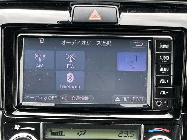 トヨタ カローラ フィールダー 1．5G 福島県 2017(平29)年 13万km ホワイトパールクリスタルシャイン ４ＷＤ/純正ナビ/・フルセグＴＶ/・ＣＤ/・ＡＭ・ＦＭ/衝突軽減ブレーキ/レーンアシスト/オートマチックハイビーム/ＥＴＣ/純正フロアマット/横滑り防止/ステアリングリモコン/プッシュスタート/冬タイヤ積込