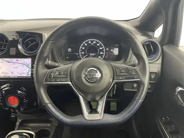 日産 ノート e－パワーオーテック 埼玉県 2019(令1)年 7.2万km スーパーブラック 純正7インチSDナビ/ CD DVD フルセグTV Bluetooth/アラウンドビューモニター/デジタルインナーミラー/エマージェンシーブレーキ/レーンキープアシスト/レーダークルーズコントロール/クリアランスソナー /オーテック製アルミホイール/スマートキー/LEDオートライト/ETC