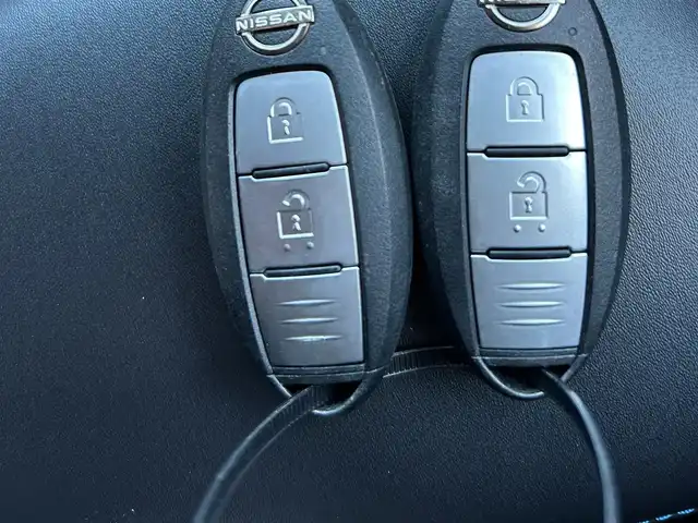 日産 ノート e－パワーオーテック 佐賀県 2019(令1)年 7.3万km スーパーブラック 純正SDナビゲーション/・フルセグTV/CD/DVD/SD/Bluetooth/アラウンドビューモニター/ETC/デジタルインナーミラー/ISOFIX対応/革巻きステアリング/ステアリングリモコン/純正15インチアルミホイール/純正LEDヘッドライト/純正フォグランプ/純正フロアマット/新車保証書/取扱説明書/スペアキー１本/インテリジェントクルーズコントロール/レーンディパーチャーワーニング/エマージェンシーブレーキ/横滑り防止装置