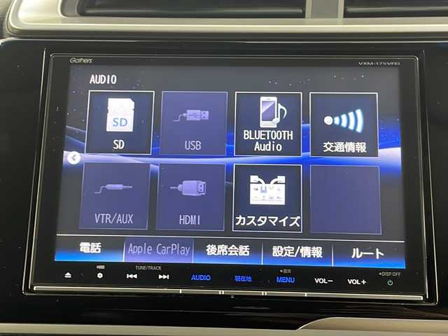 ホンダ フィット ハイブリット Lパッケージ 埼玉県 2017(平29)年 7.3万km プレミアムホワイトパールⅡ 純正９インチナビ　/バックカメラ　/ドライブレコーダー　/ＥＴＣ　/スタッドレスタイヤ積載　/衝突軽減ブレーキ　/クルーズコントロール　/Ａｐｐｌｅｃａｒｐｌａｙ　/フルセグＴＶ　/オートライト　/ハーフレザーシート