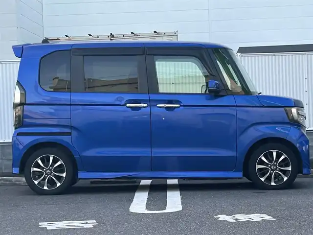 ホンダ Ｎ ＢＯＸ カスタム G L ホンダセンシング 群馬県 2018(平30)年 4.7万km ブリリアントスポーティブルーメタリック2トーン ホンダセンシング/・衝突軽減ブレーキ/・アダクティブクルーズコントロール/・車線維持支援システム/・オートハイビーム/・先行車発進お知らせ機能/・誤発進抑制機能/純正メモリナビゲーション/（CD/DVD/SD/BT/USB/フルセグTV）/バックカメラ/両側パワースライドドア/ビルトインETC/前方ドライブレコーダー/クリアランスソナー/LEDヘッドライト/フォグランプ/ドアバイザー/電格ミラー/純正フロアマット/純正14インチアルミホイール