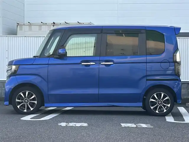 ホンダ Ｎ ＢＯＸ カスタム G L ホンダセンシング 群馬県 2018(平30)年 4.7万km ブリリアントスポーティブルーメタリック2トーン ホンダセンシング/・衝突軽減ブレーキ/・アダクティブクルーズコントロール/・車線維持支援システム/・オートハイビーム/・先行車発進お知らせ機能/・誤発進抑制機能/純正メモリナビゲーション/（CD/DVD/SD/BT/USB/フルセグTV）/バックカメラ/両側パワースライドドア/ビルトインETC/前方ドライブレコーダー/クリアランスソナー/LEDヘッドライト/フォグランプ/ドアバイザー/電格ミラー/純正フロアマット/純正14インチアルミホイール