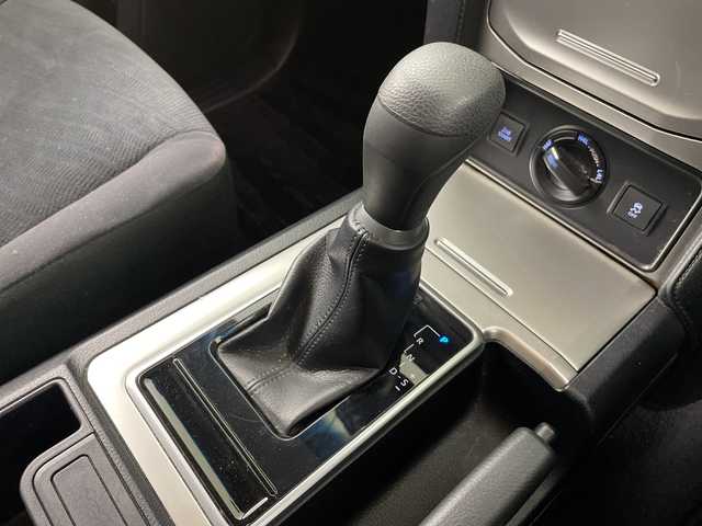 トヨタ ランドクルーザー プラド TX 道央・札幌 2019(令1)年 9.3万km ホワイトパールクリスタルシャイン ・4WD/寒冷地仕様/・トヨタセーフティセンス/・プリクラッシュセーフティ/・レーダークルーズコントロール/・純正SDナビ NSCN-W68　/・Bluetooth/CD/SD/バックカメラ/・純正エンジンスターター/前方ドライブレコーダー/・積込冬タイヤ純正AW/・LEDヘッドライト/オートハイビーム/・センターデフロック/・純正フロアマット/・ドアバイザー/・取説/保証書