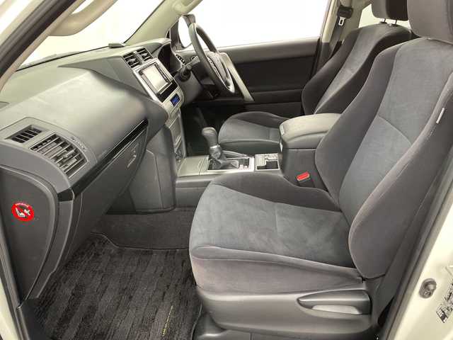 トヨタ ランドクルーザー プラド TX 道央・札幌 2019(令1)年 9.3万km ホワイトパールクリスタルシャイン ・4WD/寒冷地仕様/・トヨタセーフティセンス/・プリクラッシュセーフティ/・レーダークルーズコントロール/・純正SDナビ NSCN-W68　/・Bluetooth/CD/SD/バックカメラ/・純正エンジンスターター/前方ドライブレコーダー/・積込冬タイヤ純正AW/・LEDヘッドライト/オートハイビーム/・センターデフロック/・純正フロアマット/・ドアバイザー/・取説/保証書