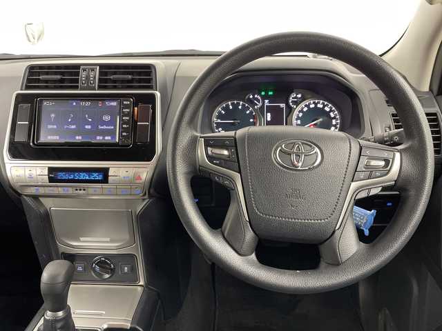 トヨタ ランドクルーザー プラド TX 道央・札幌 2019(令1)年 9.3万km ホワイトパールクリスタルシャイン ・4WD/寒冷地仕様/・トヨタセーフティセンス/・プリクラッシュセーフティ/・レーダークルーズコントロール/・純正SDナビ NSCN-W68　/・Bluetooth/CD/SD/バックカメラ/・純正エンジンスターター/前方ドライブレコーダー/・積込冬タイヤ純正AW/・LEDヘッドライト/オートハイビーム/・センターデフロック/・純正フロアマット/・ドアバイザー/・取説/保証書