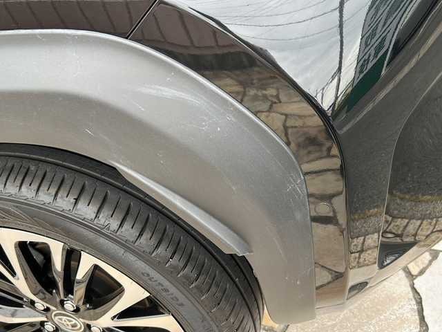 トヨタ ヤリスクロス ハイブリッド Z 静岡県 2024(令6)年 1.7万km ブラックマイカ 純正ナビ/・FM/AM/・フルセグTV/・Bluetooth/・USB/・Miracast/・HDMI/主要装備/・全方位カメラ/・ＥＴＣ/・シートヒーター/・ステアリングヒーター/・パーキングアシスト/・ＥＴＣ２．０/・オートハイビーム/・パワーバックドア/・横滑り防止装置/・サイドカーテンエアバッグ/・ＬＥＤヘッドライト/・クリアランスソナー/・プリクラッシュセーフティ