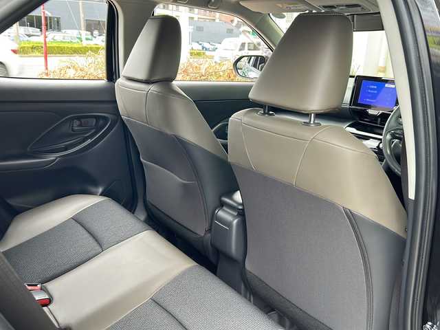 トヨタ ヤリスクロス ハイブリッド Z 静岡県 2024(令6)年 1.7万km ブラックマイカ 純正ナビ/・FM/AM/・フルセグTV/・Bluetooth/・USB/・Miracast/・HDMI/主要装備/・全方位カメラ/・ＥＴＣ/・シートヒーター/・ステアリングヒーター/・パーキングアシスト/・ＥＴＣ２．０/・オートハイビーム/・パワーバックドア/・横滑り防止装置/・サイドカーテンエアバッグ/・ＬＥＤヘッドライト/・クリアランスソナー/・プリクラッシュセーフティ