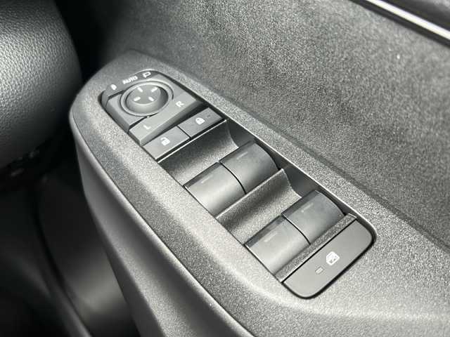 トヨタ ヤリスクロス ハイブリッド Z 静岡県 2024(令6)年 1.7万km ブラックマイカ 純正ナビ/・FM/AM/・フルセグTV/・Bluetooth/・USB/・Miracast/・HDMI/主要装備/・全方位カメラ/・ＥＴＣ/・シートヒーター/・ステアリングヒーター/・パーキングアシスト/・ＥＴＣ２．０/・オートハイビーム/・パワーバックドア/・横滑り防止装置/・サイドカーテンエアバッグ/・ＬＥＤヘッドライト/・クリアランスソナー/・プリクラッシュセーフティ