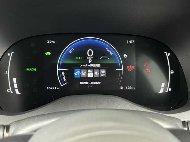 トヨタ ヤリスクロス ハイブリッド Z 静岡県 2024(令6)年 1.7万km ブラックマイカ 純正ナビ/・FM/AM/・フルセグTV/・Bluetooth/・USB/・Miracast/・HDMI/主要装備/・全方位カメラ/・ＥＴＣ/・シートヒーター/・ステアリングヒーター/・パーキングアシスト/・ＥＴＣ２．０/・オートハイビーム/・パワーバックドア/・横滑り防止装置/・サイドカーテンエアバッグ/・ＬＥＤヘッドライト/・クリアランスソナー/・プリクラッシュセーフティ