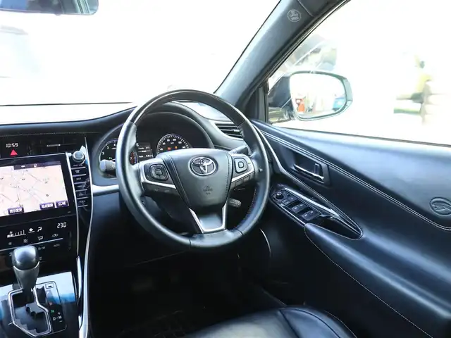 トヨタ ハリアー プレミアム 神奈川県 2018(平30)年 7万km ホワイトパールクリスタルシャイン JBLスピーカー /バックカメラ /ドラレコ前後/ETC2.0/TOYOTA純正メモリナビ/DVD/Blu-rayナビ/フルセグテレビ/アイドリングストップ/ウィンカーミラー/クルーズコントロール(追従機能付)/ドアバイザー/プッシュスタート/パワーバックドア/保証書/取説/スペアキー/：スペアカードキー