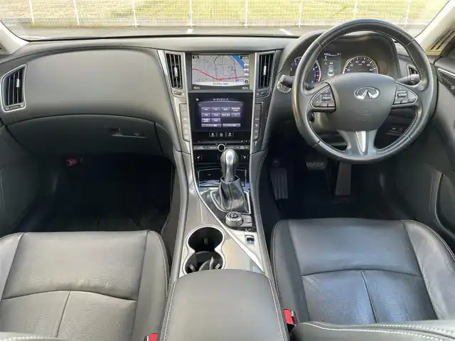 日産 スカイライン 200GT－t タイプP 鳥取県 2015(平27)年 4万km スーパーブラック 純正ナビ／フルセグ／ＤＶＤ／ＣＤ／ＢＴ/アラウンドビュー/ビルトインＥＴＣ/ドライブレコーダー/黒レザーシート/前席パワーシート/前席シートヒーター/衝突軽減ブレーキ/レーダークルーズコントロール/前後クリアランスソナー/ＬＥＤヘットライト/純正フォグライト/プッシュエンジンスタート/純正１７インチアルミホイール/スマートキーｘ２