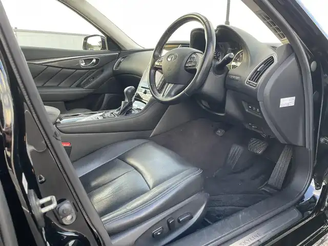 日産 スカイライン 200GT－t タイプP 鳥取県 2015(平27)年 4万km スーパーブラック 純正ナビ／フルセグ／ＤＶＤ／ＣＤ／ＢＴ/アラウンドビュー/ビルトインＥＴＣ/ドライブレコーダー/黒レザーシート/前席パワーシート/前席シートヒーター/衝突軽減ブレーキ/レーダークルーズコントロール/前後クリアランスソナー/ＬＥＤヘットライト/純正フォグライト/プッシュエンジンスタート/純正１７インチアルミホイール/スマートキーｘ２