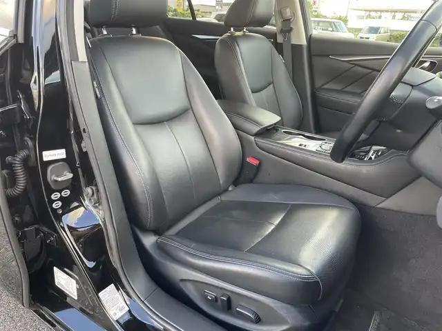 日産 スカイライン 200GT－t タイプP 鳥取県 2015(平27)年 4万km スーパーブラック 純正ナビ／フルセグ／ＤＶＤ／ＣＤ／ＢＴ/アラウンドビュー/ビルトインＥＴＣ/ドライブレコーダー/黒レザーシート/前席パワーシート/前席シートヒーター/衝突軽減ブレーキ/レーダークルーズコントロール/前後クリアランスソナー/ＬＥＤヘットライト/純正フォグライト/プッシュエンジンスタート/純正１７インチアルミホイール/スマートキーｘ２