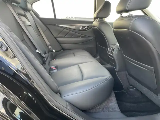 日産 スカイライン 200GT－t タイプP 鳥取県 2015(平27)年 4万km スーパーブラック 純正ナビ／フルセグ／ＤＶＤ／ＣＤ／ＢＴ/アラウンドビュー/ビルトインＥＴＣ/ドライブレコーダー/黒レザーシート/前席パワーシート/前席シートヒーター/衝突軽減ブレーキ/レーダークルーズコントロール/前後クリアランスソナー/ＬＥＤヘットライト/純正フォグライト/プッシュエンジンスタート/純正１７インチアルミホイール/スマートキーｘ２