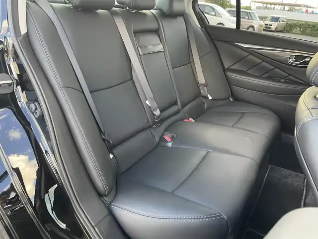 日産 スカイライン 200GT－t タイプP 鳥取県 2015(平27)年 4万km スーパーブラック 純正ナビ／フルセグ／ＤＶＤ／ＣＤ／ＢＴ/アラウンドビュー/ビルトインＥＴＣ/ドライブレコーダー/黒レザーシート/前席パワーシート/前席シートヒーター/衝突軽減ブレーキ/レーダークルーズコントロール/前後クリアランスソナー/ＬＥＤヘットライト/純正フォグライト/プッシュエンジンスタート/純正１７インチアルミホイール/スマートキーｘ２