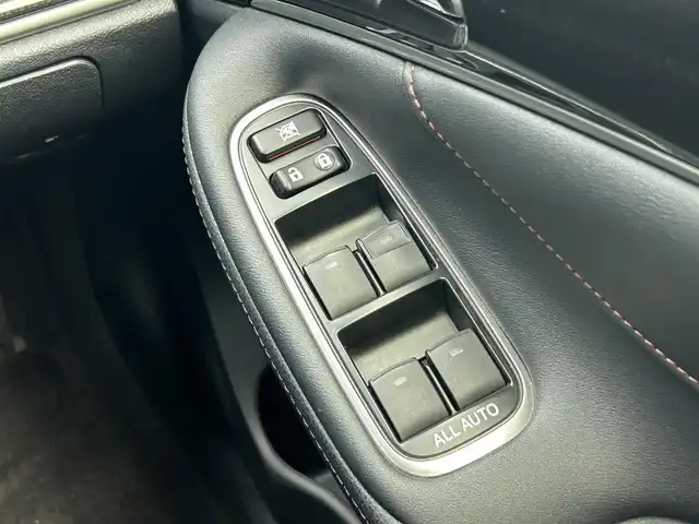 トヨタ クラウン ハイブリッド 静岡県 2015(平27)年 14.6万km ブラック 純正HDDナビ/（FM/AM/Bluetooth/CD）/フルセグTV/テレビキャンセラー/ブラックファブリックシート/前席パワーシート/前後ドラレコ/革巻きハンドル/ハンドルヒーター/フォグランプ/トランクイージークローザー/デュアルエアコン/純正ブラックスパッタリング塗装18AW/プッシュスタート/スマートキー