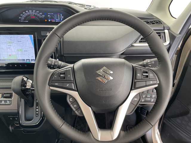 スズキ ソリオ バンディット HV MV 愛知県 2025(令7)年 0.5万km キャラバンアイボリーパールM / ガンメタリック2トーン 純正9型ディスプレイオーディオナビ/全方位カメラ/両側パワースライドドア/レーダークルーズコントロール/シートヒーター/バックカメラ/ヘッドアップディスプレイ/コーナーセンサー/純正アルミホイール/ETC2.0/LEDヘッドライト/オートマチックハイビーム/ドライブレコーダー/衝突軽減システム/フルセグ/CD DVD/Bluetooth/ステアリングスイッチ/スマートキー/プッシュスタート