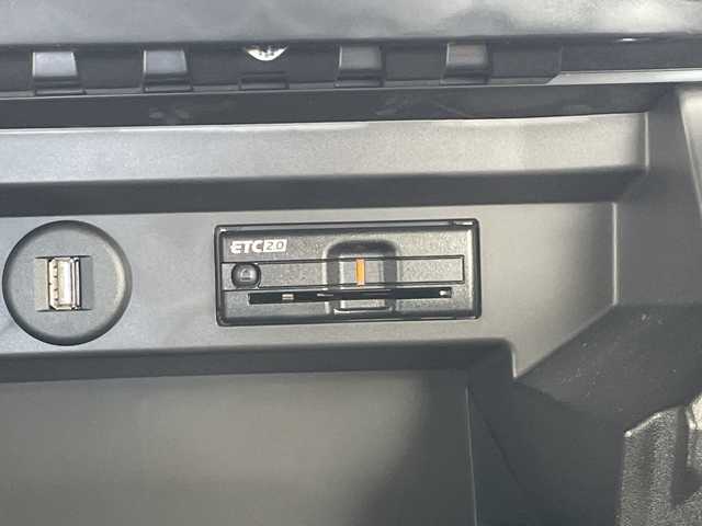 スズキ ソリオ バンディット HV MV 愛知県 2025(令7)年 0.5万km キャラバンアイボリーパールM / ガンメタリック2トーン 純正9型ディスプレイオーディオナビ/全方位カメラ/両側パワースライドドア/レーダークルーズコントロール/シートヒーター/バックカメラ/ヘッドアップディスプレイ/コーナーセンサー/純正アルミホイール/ETC2.0/LEDヘッドライト/オートマチックハイビーム/ドライブレコーダー/衝突軽減システム/フルセグ/CD DVD/Bluetooth/ステアリングスイッチ/スマートキー/プッシュスタート