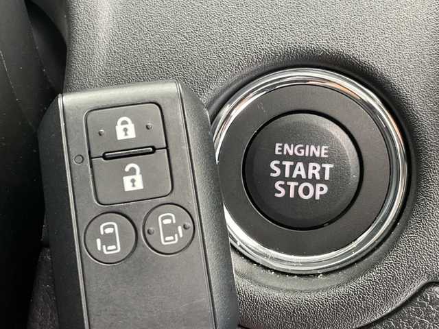 スズキ ソリオ バンディット HV MV 愛知県 2025(令7)年 0.5万km キャラバンアイボリーパールM / ガンメタリック2トーン 純正9型ディスプレイオーディオナビ/全方位カメラ/両側パワースライドドア/レーダークルーズコントロール/シートヒーター/バックカメラ/ヘッドアップディスプレイ/コーナーセンサー/純正アルミホイール/ETC2.0/LEDヘッドライト/オートマチックハイビーム/ドライブレコーダー/衝突軽減システム/フルセグ/CD DVD/Bluetooth/ステアリングスイッチ/スマートキー/プッシュスタート