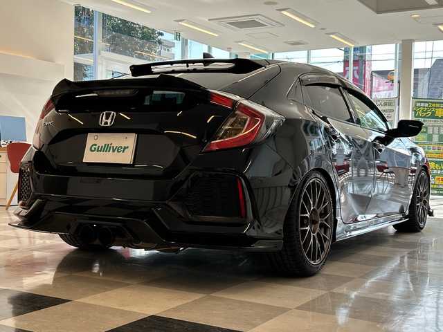 ホンダ シビック ハッチバック ホンダセンシング 岐阜県 2019(令1)年 4.8万km クリスタルブラックパール 純正ナビ7インチ/プッシュスタート/社外ターボタイマー/社外フロントスポイラー/社外リヤトランクスポイラー/フォグ/サイドバイザー/スタッドレスタイヤ積み込み/カーボンミラーカバー/ETC/社外アルミホイール/レーンキープアシスト/純正マット/クルーズコントロール/スマートキー/取扱説明書/LEDヘッドライト/オートライト/衝突軽減システム