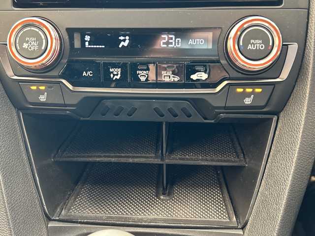 ホンダ シビック ハッチバック ホンダセンシング 岐阜県 2019(令1)年 4.8万km クリスタルブラックパール 純正ナビ7インチ/プッシュスタート/社外ターボタイマー/社外フロントスポイラー/社外リヤトランクスポイラー/フォグ/サイドバイザー/スタッドレスタイヤ積み込み/カーボンミラーカバー/ETC/社外アルミホイール/レーンキープアシスト/純正マット/クルーズコントロール/スマートキー/取扱説明書/LEDヘッドライト/オートライト/衝突軽減システム