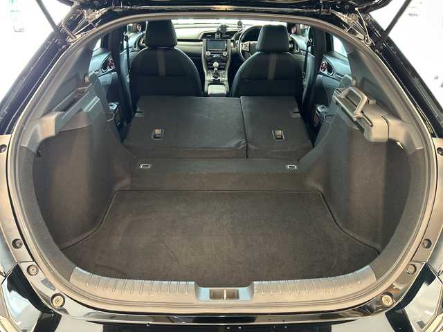 ホンダ シビック ハッチバック ホンダセンシング 岐阜県 2019(令1)年 4.8万km クリスタルブラックパール 純正ナビ7インチ/プッシュスタート/社外ターボタイマー/社外フロントスポイラー/社外リヤトランクスポイラー/フォグ/サイドバイザー/スタッドレスタイヤ積み込み/カーボンミラーカバー/ETC/社外アルミホイール/レーンキープアシスト/純正マット/クルーズコントロール/スマートキー/取扱説明書/LEDヘッドライト/オートライト/衝突軽減システム