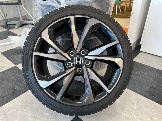 ホンダ シビック ハッチバック ホンダセンシング 岐阜県 2019(令1)年 4.8万km クリスタルブラックパール 純正ナビ7インチ/プッシュスタート/社外ターボタイマー/社外フロントスポイラー/社外リヤトランクスポイラー/フォグ/サイドバイザー/スタッドレスタイヤ積み込み/カーボンミラーカバー/ETC/社外アルミホイール/レーンキープアシスト/純正マット/クルーズコントロール/スマートキー/取扱説明書/LEDヘッドライト/オートライト/衝突軽減システム