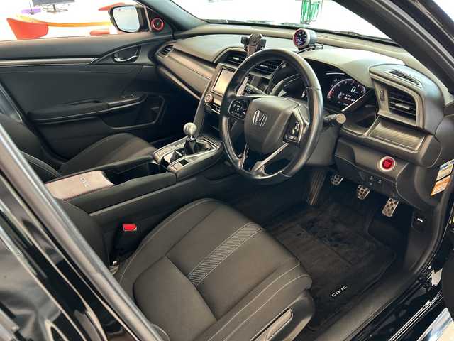 ホンダ シビック ハッチバック ホンダセンシング 岐阜県 2019(令1)年 4.8万km クリスタルブラックパール 純正ナビ7インチ/プッシュスタート/社外ターボタイマー/社外フロントスポイラー/社外リヤトランクスポイラー/フォグ/サイドバイザー/スタッドレスタイヤ積み込み/カーボンミラーカバー/ETC/社外アルミホイール/レーンキープアシスト/純正マット/クルーズコントロール/スマートキー/取扱説明書/LEDヘッドライト/オートライト/衝突軽減システム