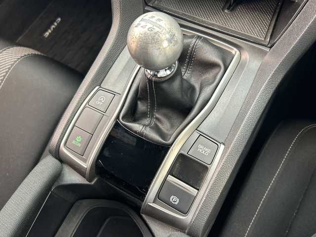 ホンダ シビック ハッチバック ホンダセンシング 岐阜県 2019(令1)年 4.8万km クリスタルブラックパール 純正ナビ7インチ/プッシュスタート/社外ターボタイマー/社外フロントスポイラー/社外リヤトランクスポイラー/フォグ/サイドバイザー/スタッドレスタイヤ積み込み/カーボンミラーカバー/ETC/社外アルミホイール/レーンキープアシスト/純正マット/クルーズコントロール/スマートキー/取扱説明書/LEDヘッドライト/オートライト/衝突軽減システム