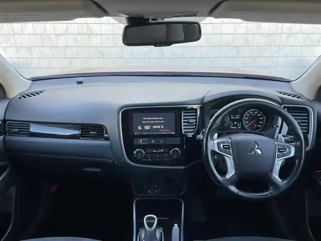 三菱 アウトランダー ＰＨＥＶ G セーフティパッケージ 群馬県 2016(平28)年 8万km レッドメタリック 純正ＳＤナビ　/バックカメラ　/フルセグ　/充電ケーブル　/黒ハーフレザーシート　/１００Ｖ充電　/前席シートヒーター　/Ｄ席パワーシート　/ステアリングヒーター　/アダプティブクルーズコントロール　/純正フロアマット/パワーステアリング/LEDヘッドライト