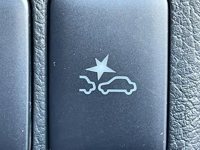 三菱 アウトランダー ＰＨＥＶ G セーフティパッケージ 群馬県 2016(平28)年 8万km レッドメタリック 純正ＳＤナビ　/バックカメラ　/フルセグ　/充電ケーブル　/黒ハーフレザーシート　/１００Ｖ充電　/前席シートヒーター　/Ｄ席パワーシート　/ステアリングヒーター　/アダプティブクルーズコントロール　/純正フロアマット/パワーステアリング/LEDヘッドライト